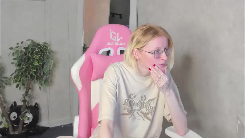 elizabeth_harpper Adult Chat December 1, 2025