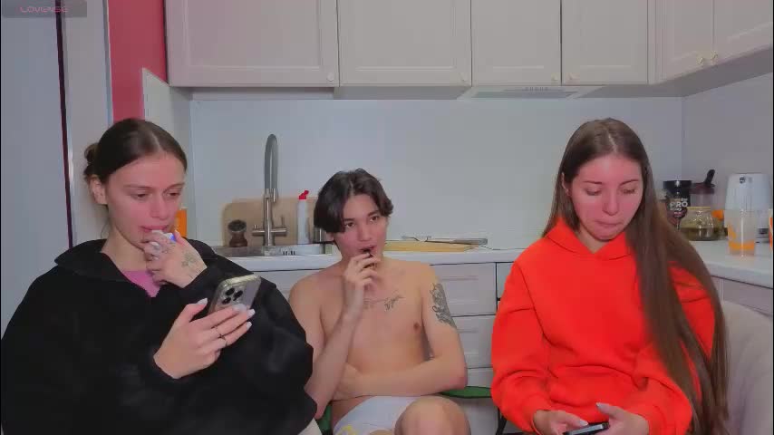 ihavepaws33 Adult Chat December 1, 2025