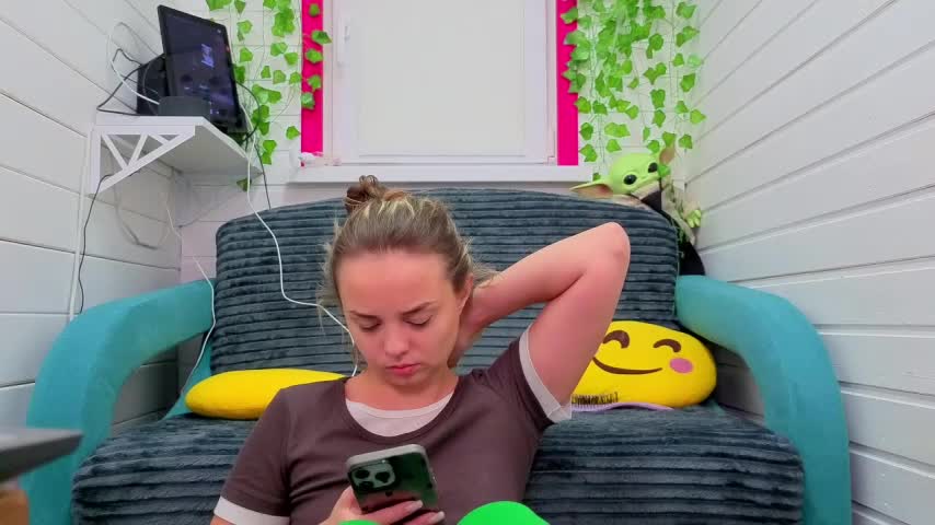 Misss_Vikk Adult Chat December 1, 2025