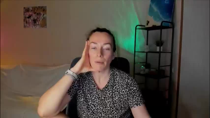 save_the_qween Adult Chat December 1, 2025