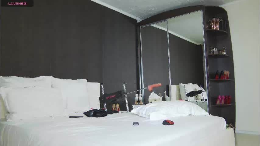 hefner_girl Adult Chat December 1, 2025