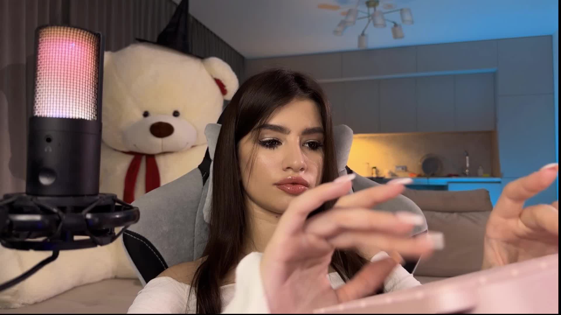 Sofi-Mi Adult Chat December 2, 2025