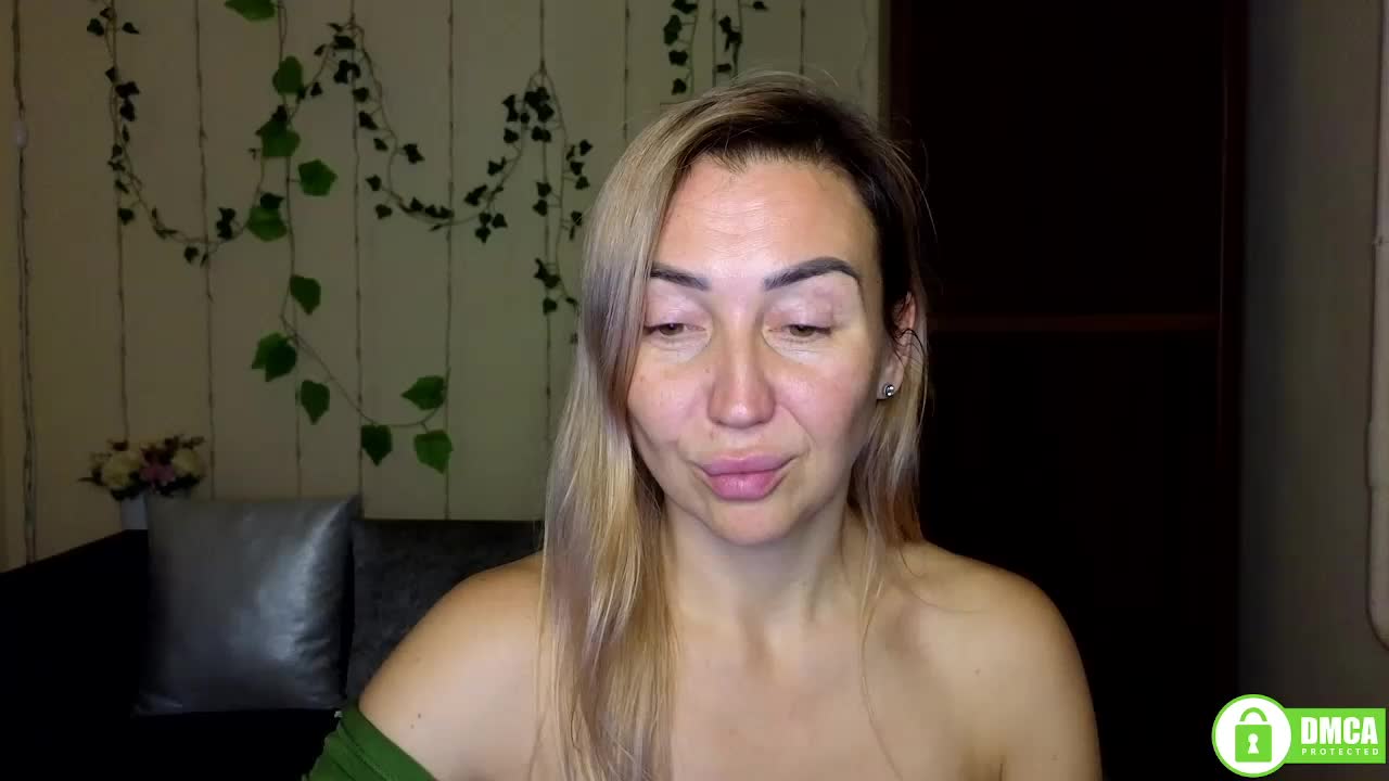 Jullyblondkiss Adult Chat December 3, 2025