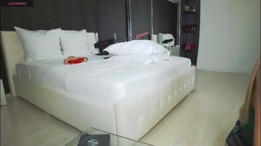 hefner_girl Adult Chat December 3, 2025