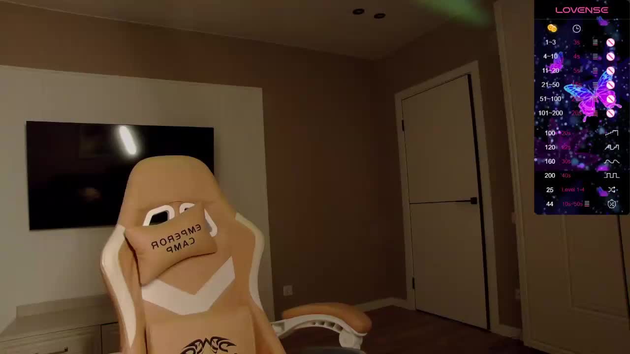 Holly_Molii Adult Chat December 3, 2025