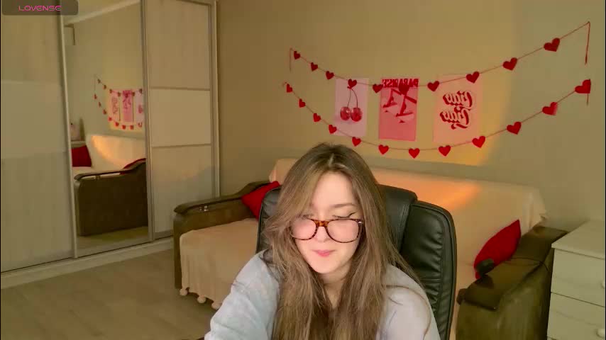 purple_averge Adult Chat December 3, 2025