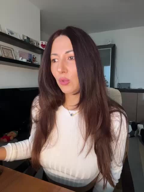 _Happy_Lady_ Adult Chat December 3, 2025