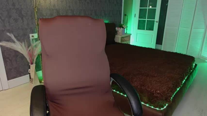 Miss_Elia Adult Chat December 4, 2025