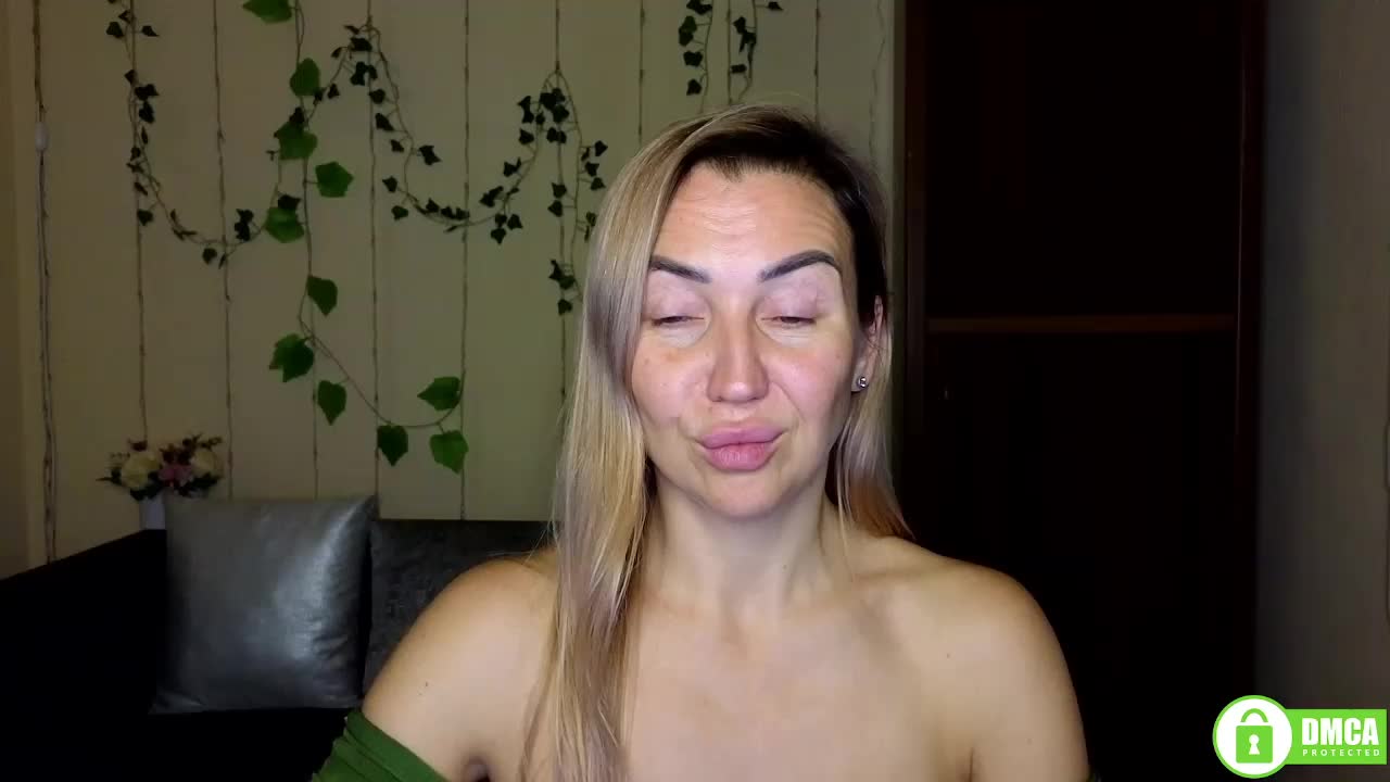 Jullyblondkiss Adult Chat December 3, 2025