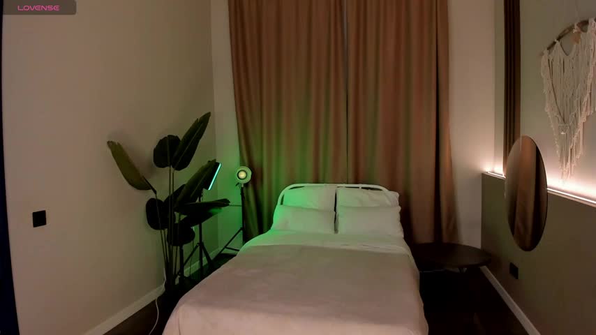 chloe_dreammm Adult Chat December 4, 2025