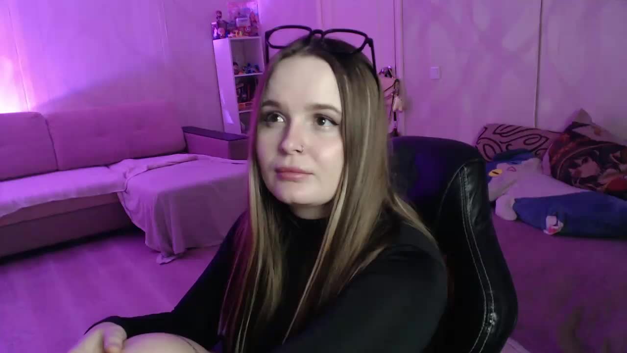 Lizzi-Peach Adult Chat December 4, 2025