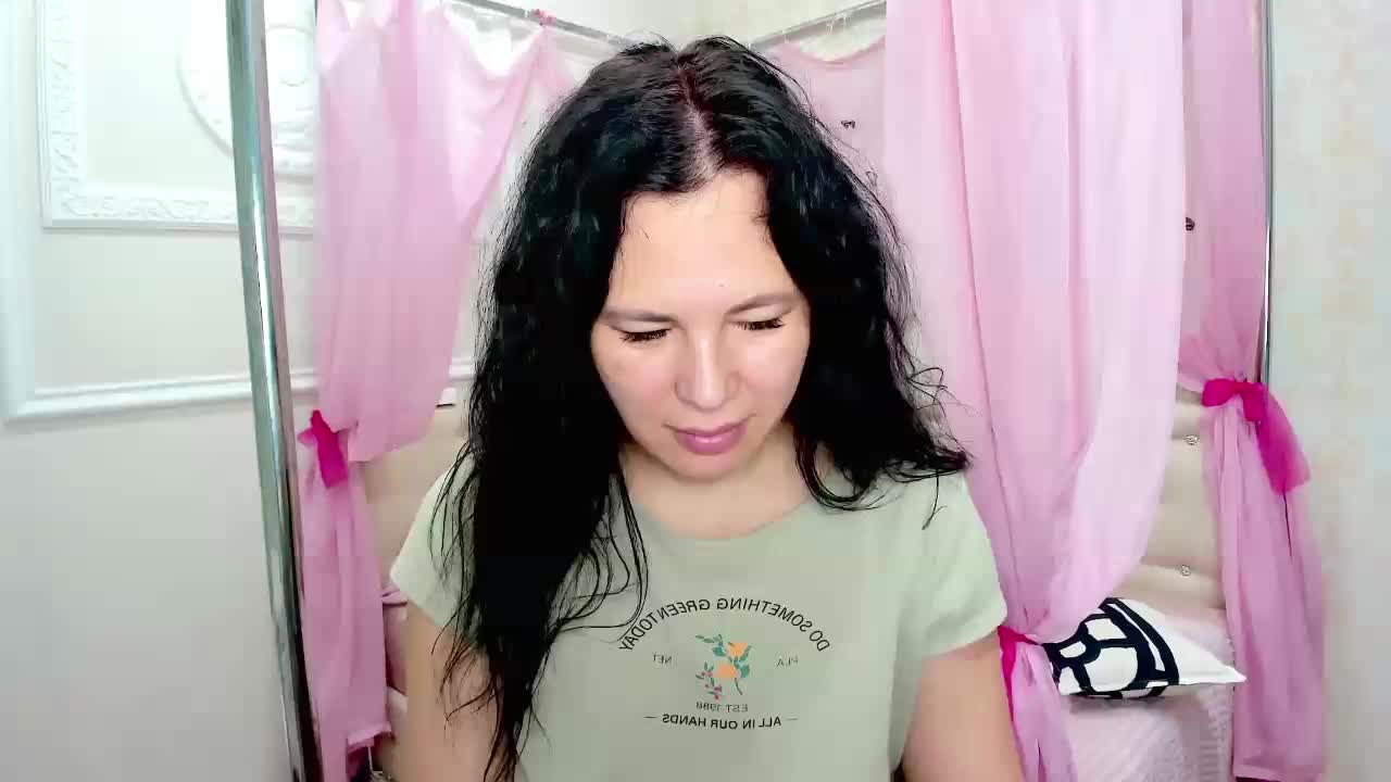 VictoriaPanther Adult Chat December 4, 2025