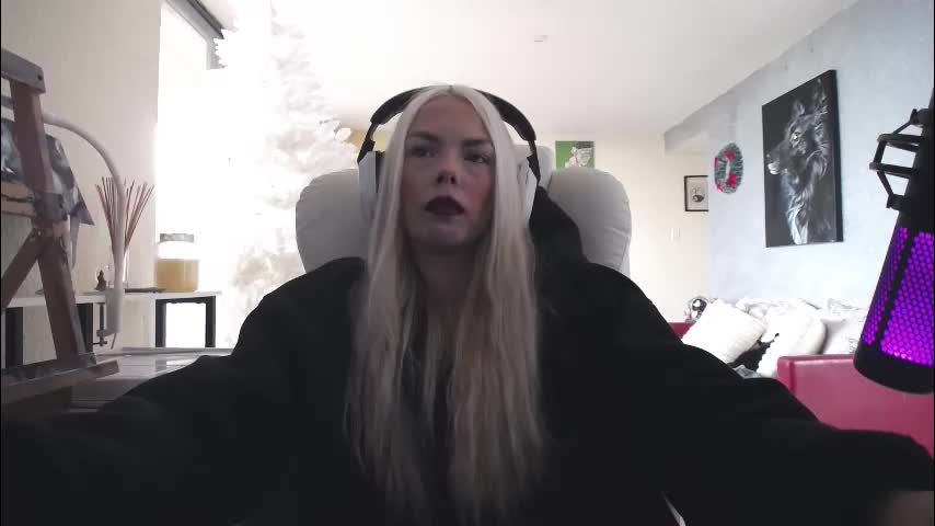 tinykylie Adult Chat December 4, 2025