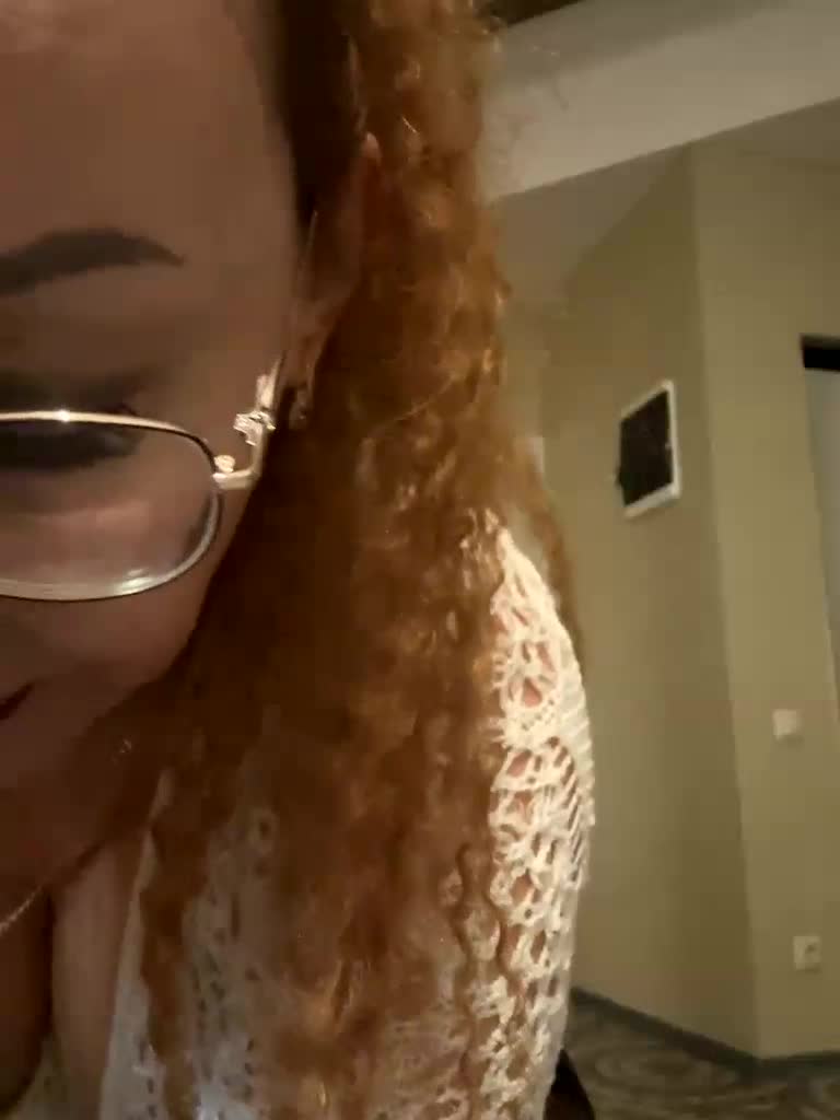 Pink-Lips Adult Chat December 4, 2025