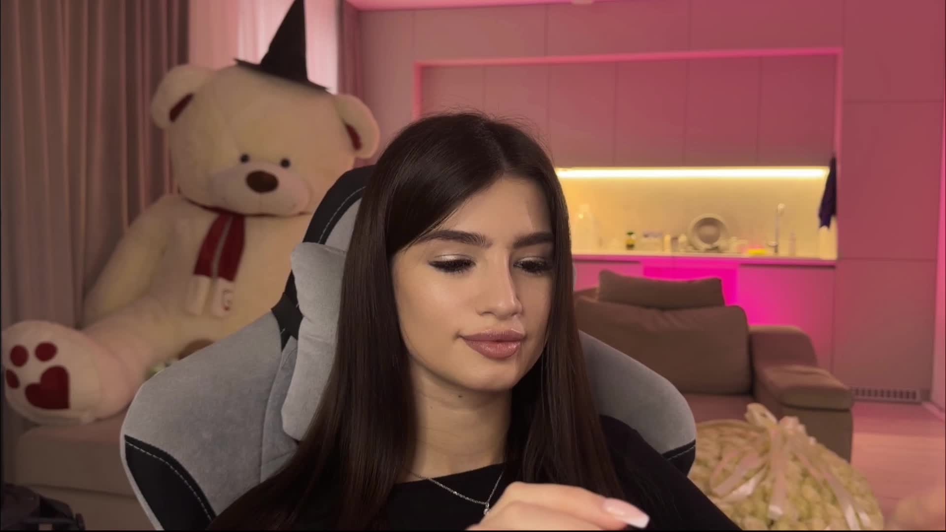 Sofi-Mi Adult Chat December 4, 2025