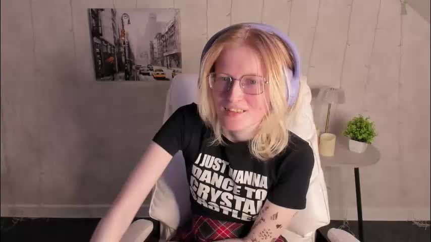 elizabeth_harpper Adult Chat December 4, 2025