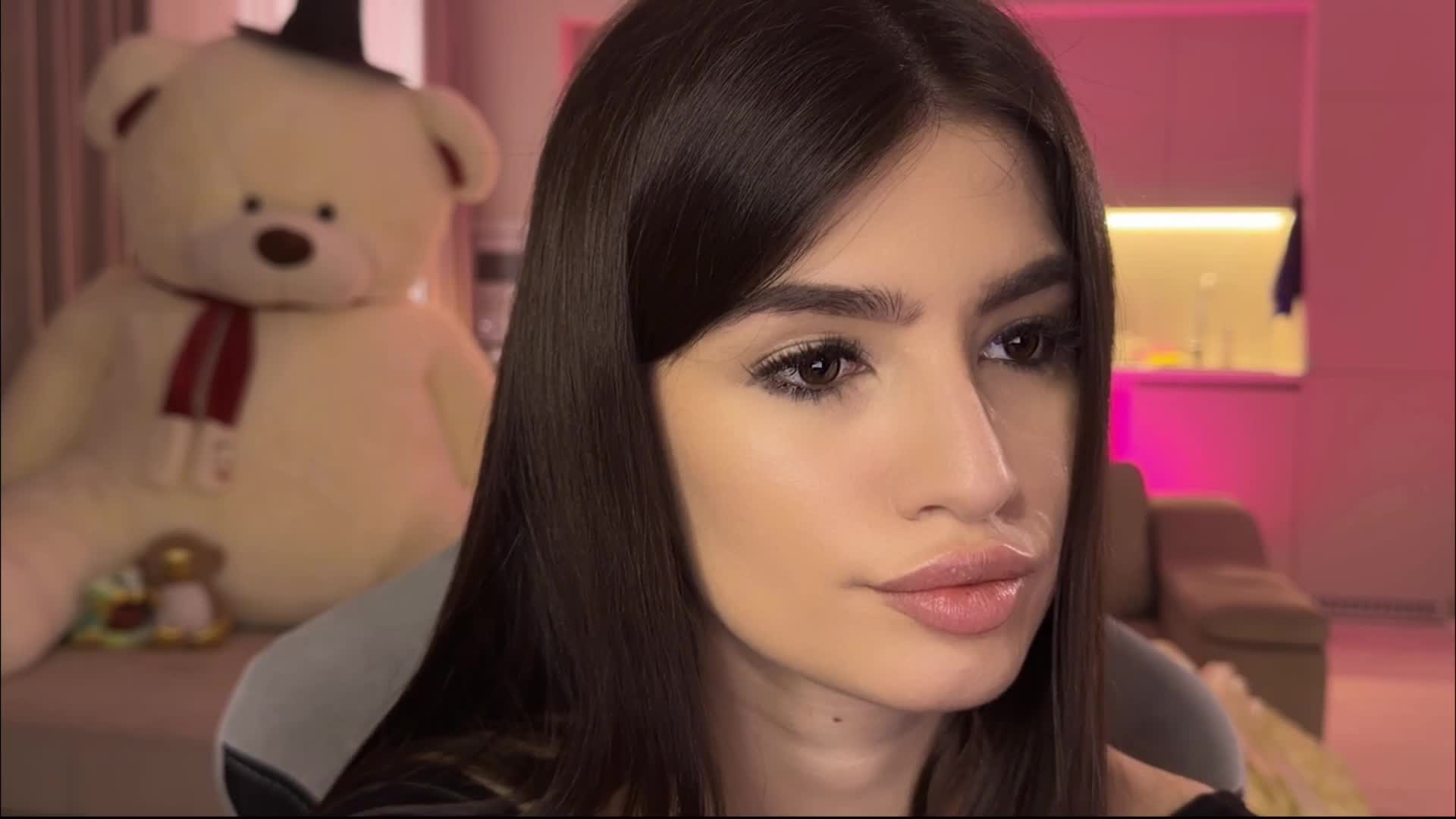 Sofi-Mi Adult Chat December 4, 2025