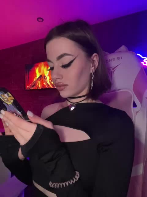 HotGirlEva Adult Chat December 4, 2025