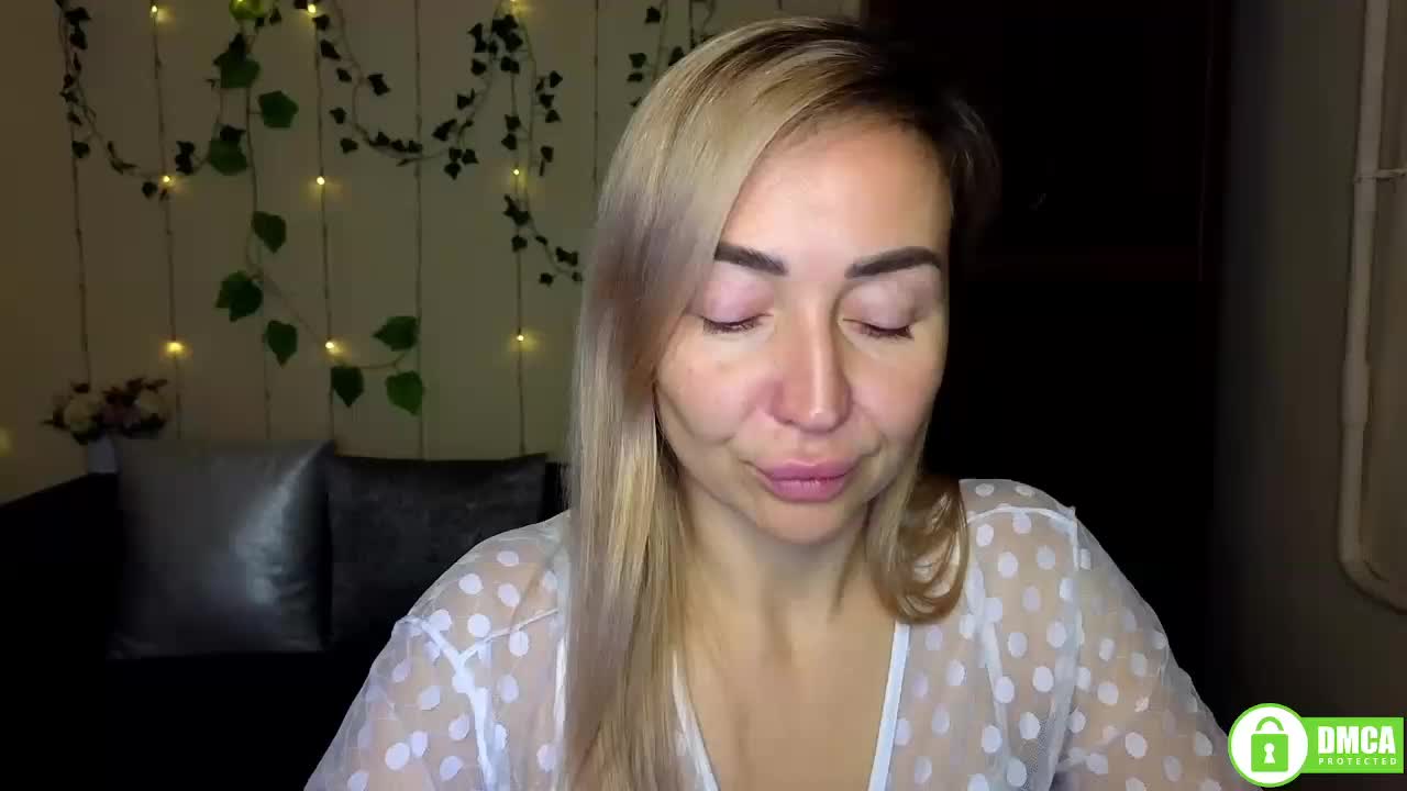 Jullyblondkiss Adult Chat December 5, 2025