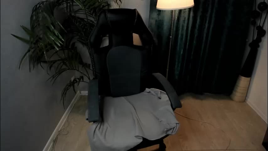 l1ka_one Adult Chat December 4, 2025