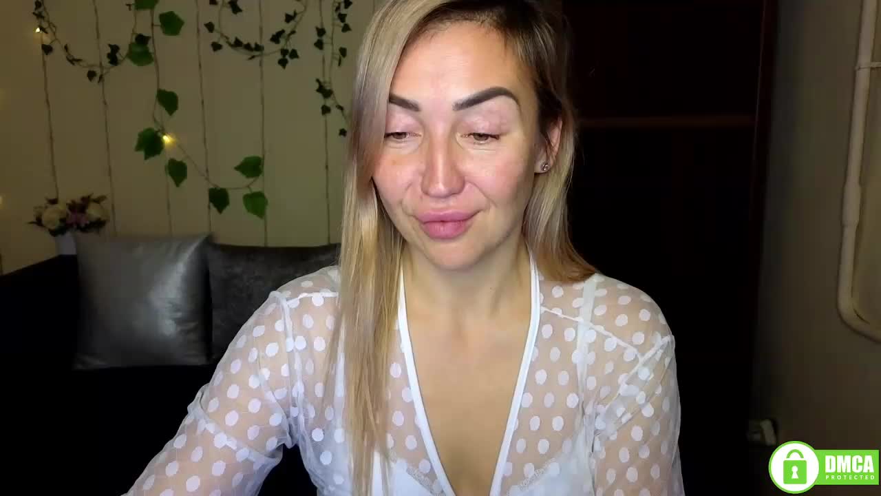 Jullyblondkiss Adult Chat December 5, 2025