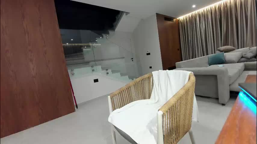 ehotlovea Adult Chat December 5, 2025