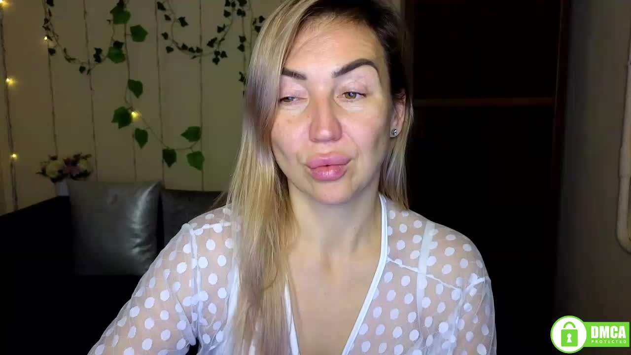 Jullyblondkiss Adult Chat December 5, 2025