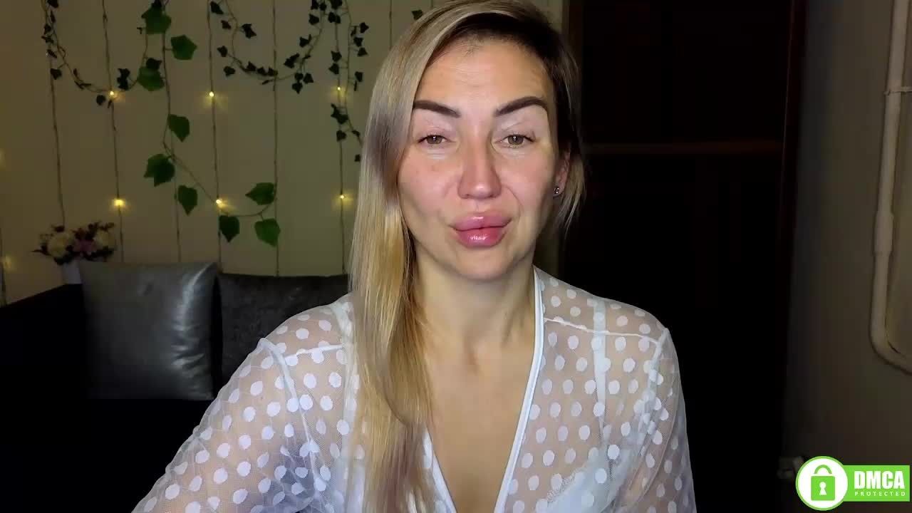 Jullyblondkiss Adult Chat December 5, 2025