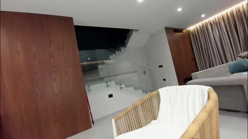 ehotlovea Adult Chat December 5, 2025