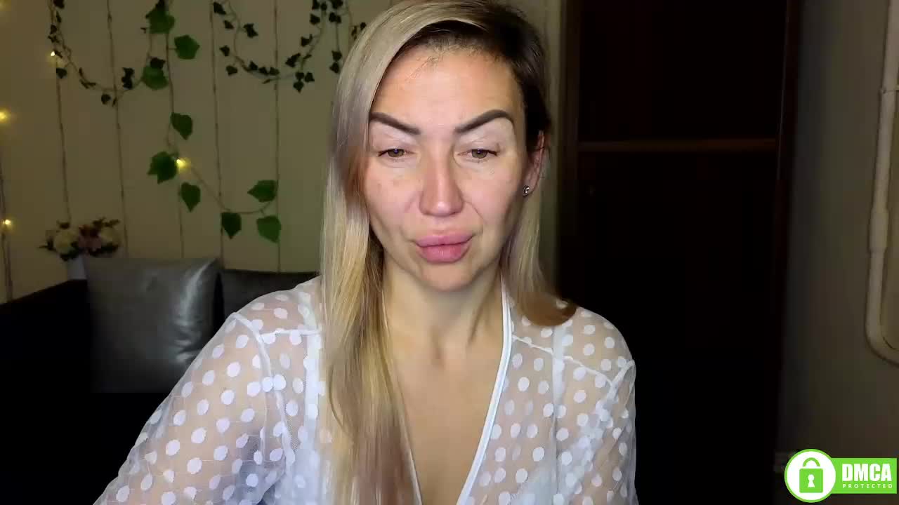 Jullyblondkiss Adult Chat December 5, 2025