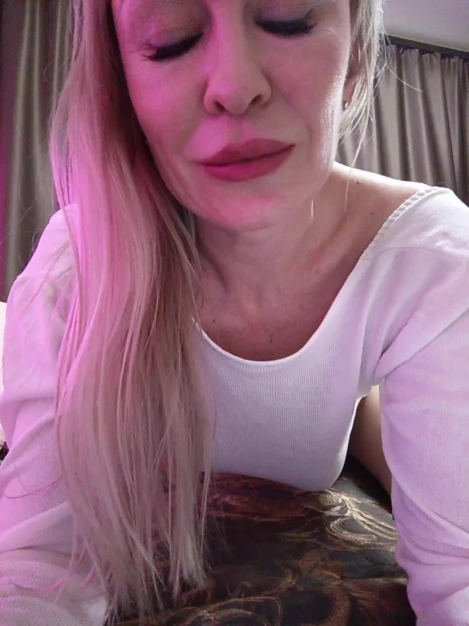 Blondi_Love Adult Chat December 6, 2025