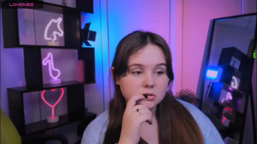 luna_tin Adult Chat December 7, 2025