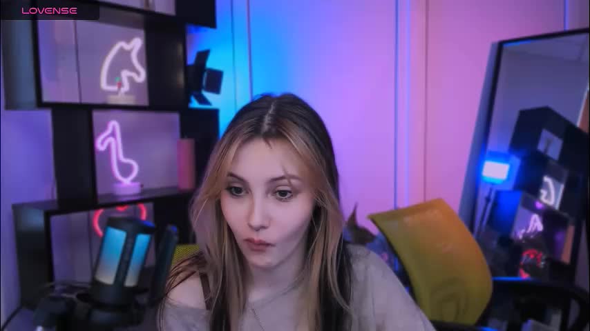 luna_tin Adult Chat December 7, 2025