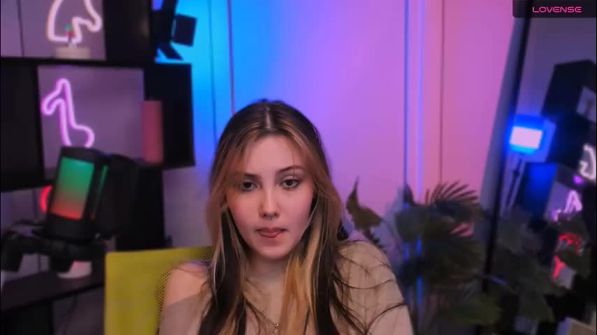 luna_tin Adult Chat December 7, 2025