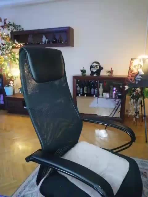 JuliaHesperaks Adult Chat December 7, 2025