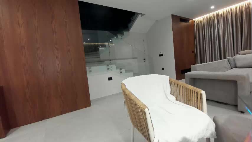 ehotlovea Adult Chat December 7, 2025