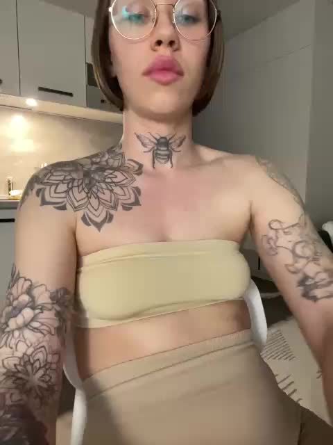 v_-_-_v Adult Chat December 7, 2025