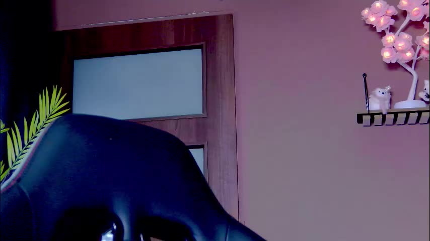 karoline121 Adult Chat December 8, 2025