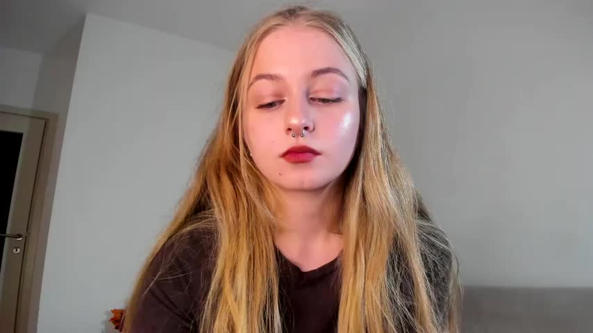 MiaMews Adult Chat December 7, 2025