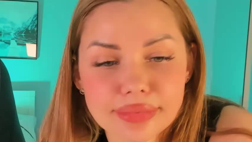 Roxana_Wet_ Adult Chat December 7, 2025