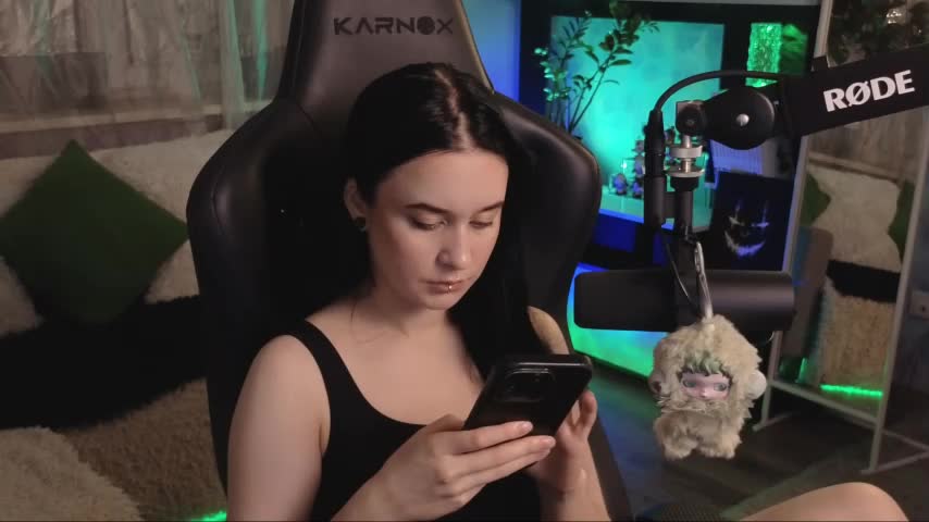 Kira_Li_Lime Adult Chat December 8, 2025