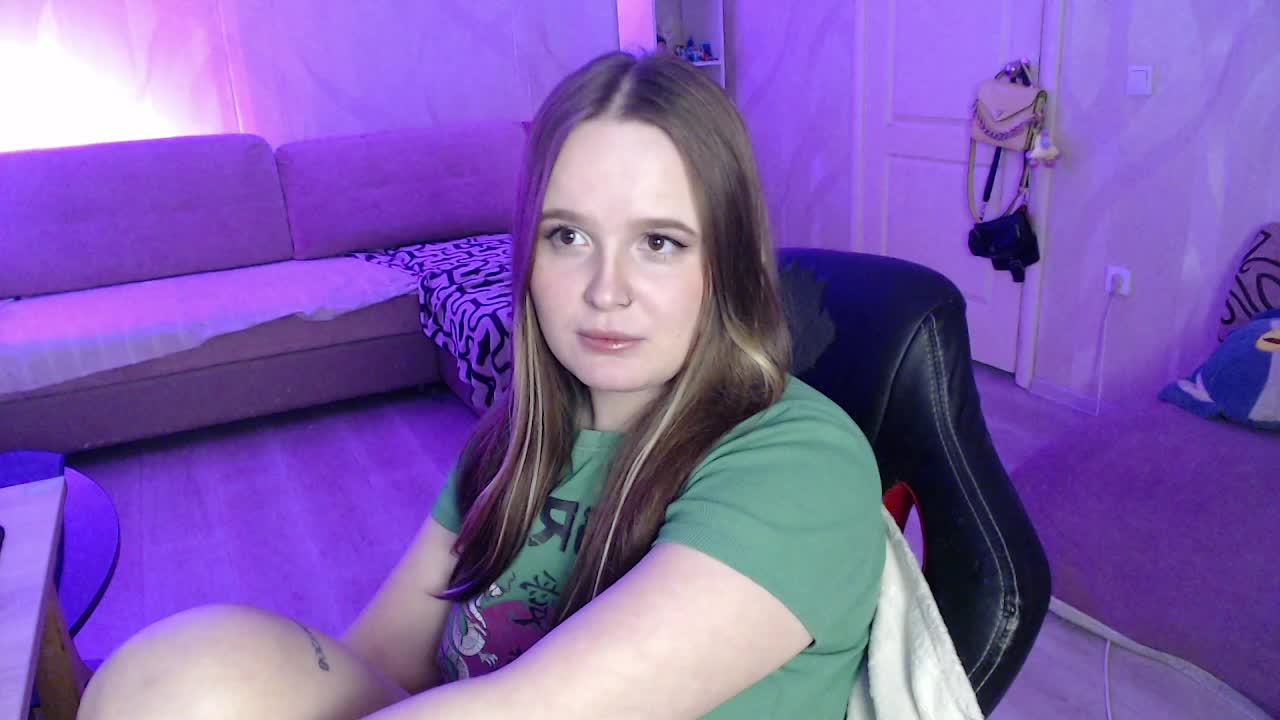 Lizzi-Peach Adult Chat December 8, 2025