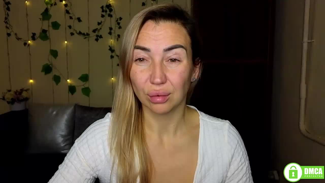 Jullyblondkiss Adult Chat December 8, 2025