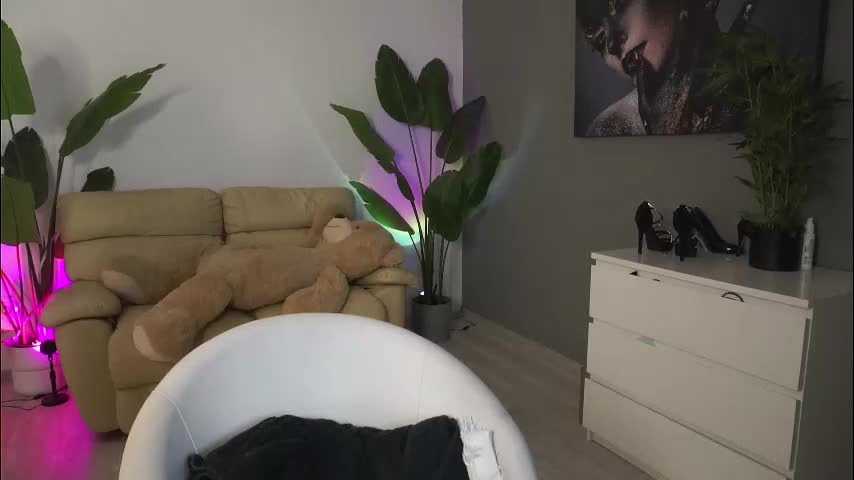 angeleyesblue25 Adult Chat December 8, 2025