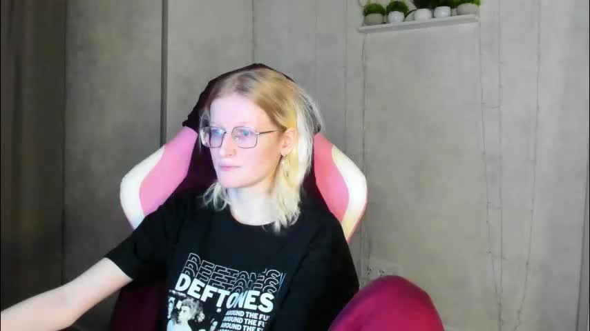 elizabeth_harpper Adult Chat December 8, 2025