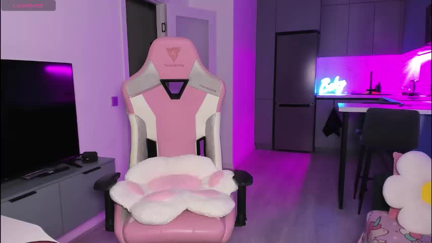 wowlovie666 Adult Chat December 8, 2025