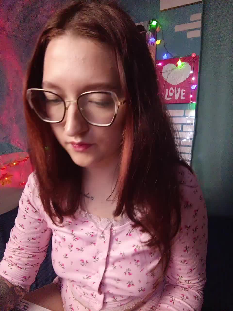 Mari_Gold Adult Chat December 8, 2025