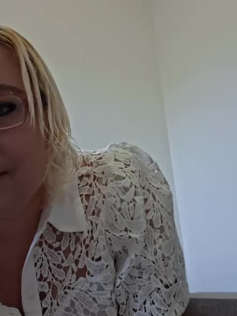 Vika211 Adult Chat December 9, 2025