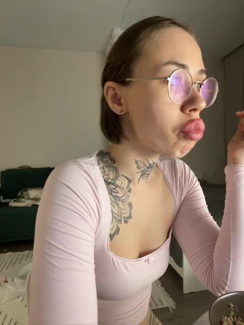 v_-_-_v Adult Chat December 9, 2025