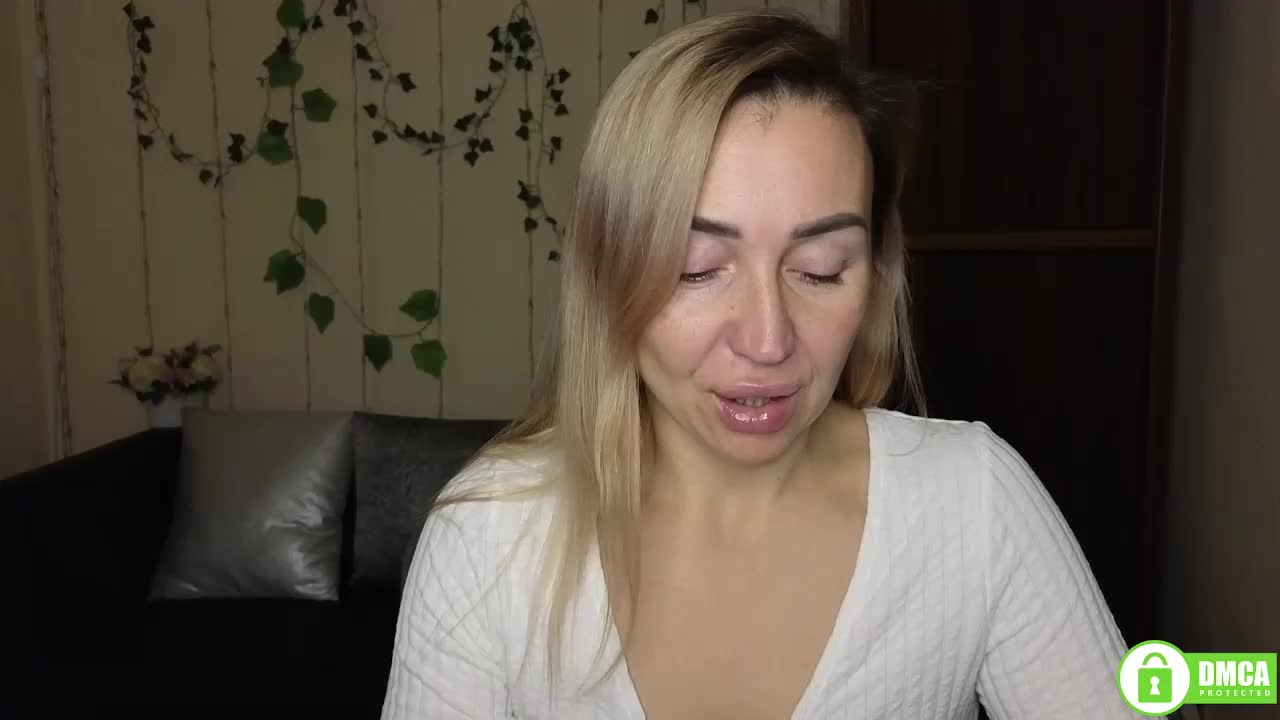 Jullyblondkiss Adult Chat December 10, 2025